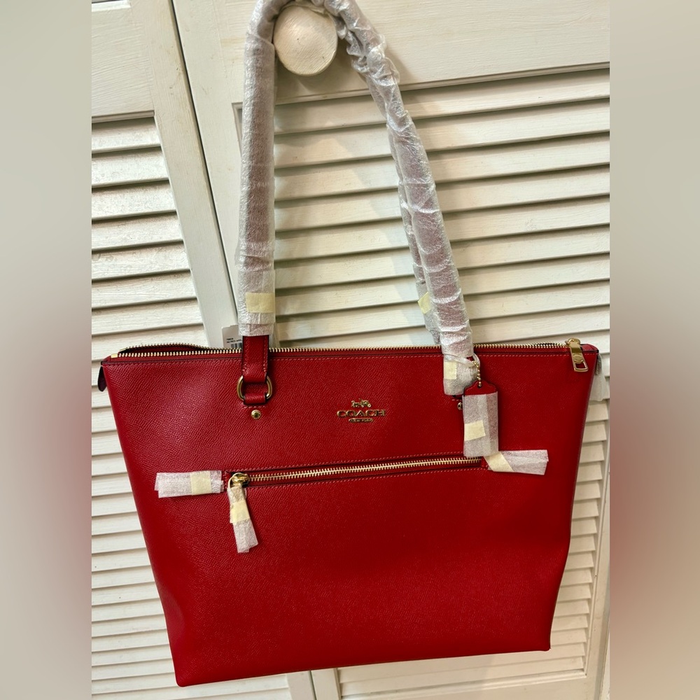 Authentic Coach Gallery Tote Red Apple Leather – NWT Style 79608